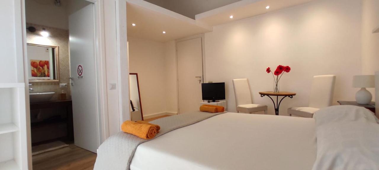 Krly Exclusive Rooms 卡利亚里 外观 照片